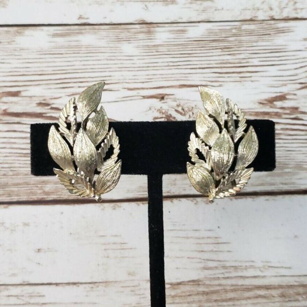 Vintage Lisner Clip On Earrings - Multi Leaf Design